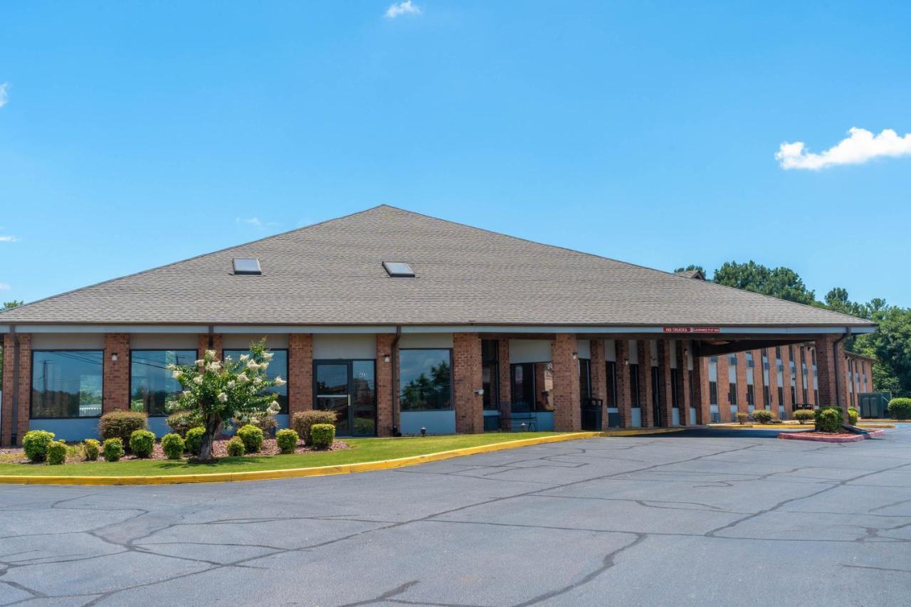 Baymont By Wyndham Tupelo Motel Buitenkant foto