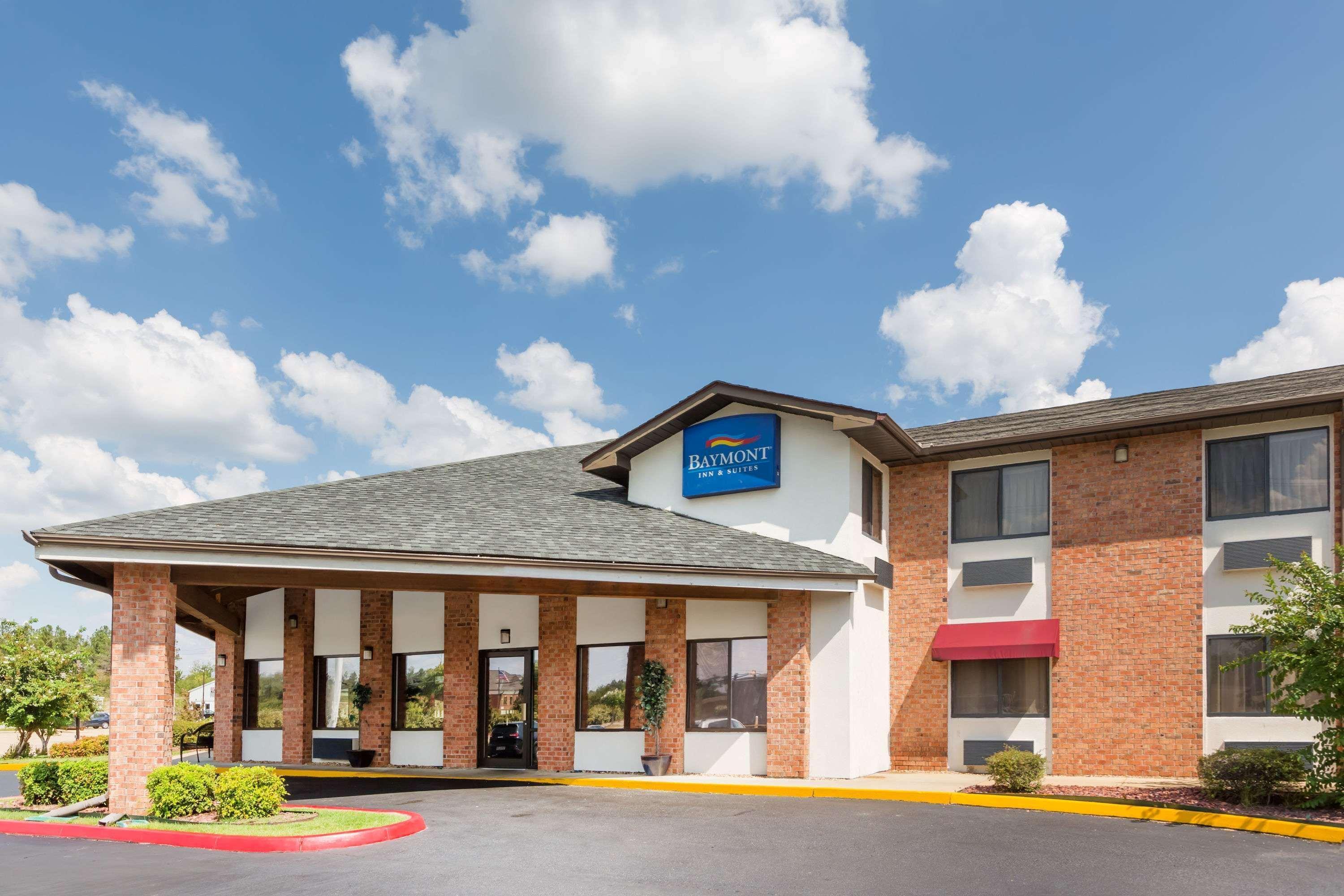 Baymont By Wyndham Tupelo Motel Buitenkant foto