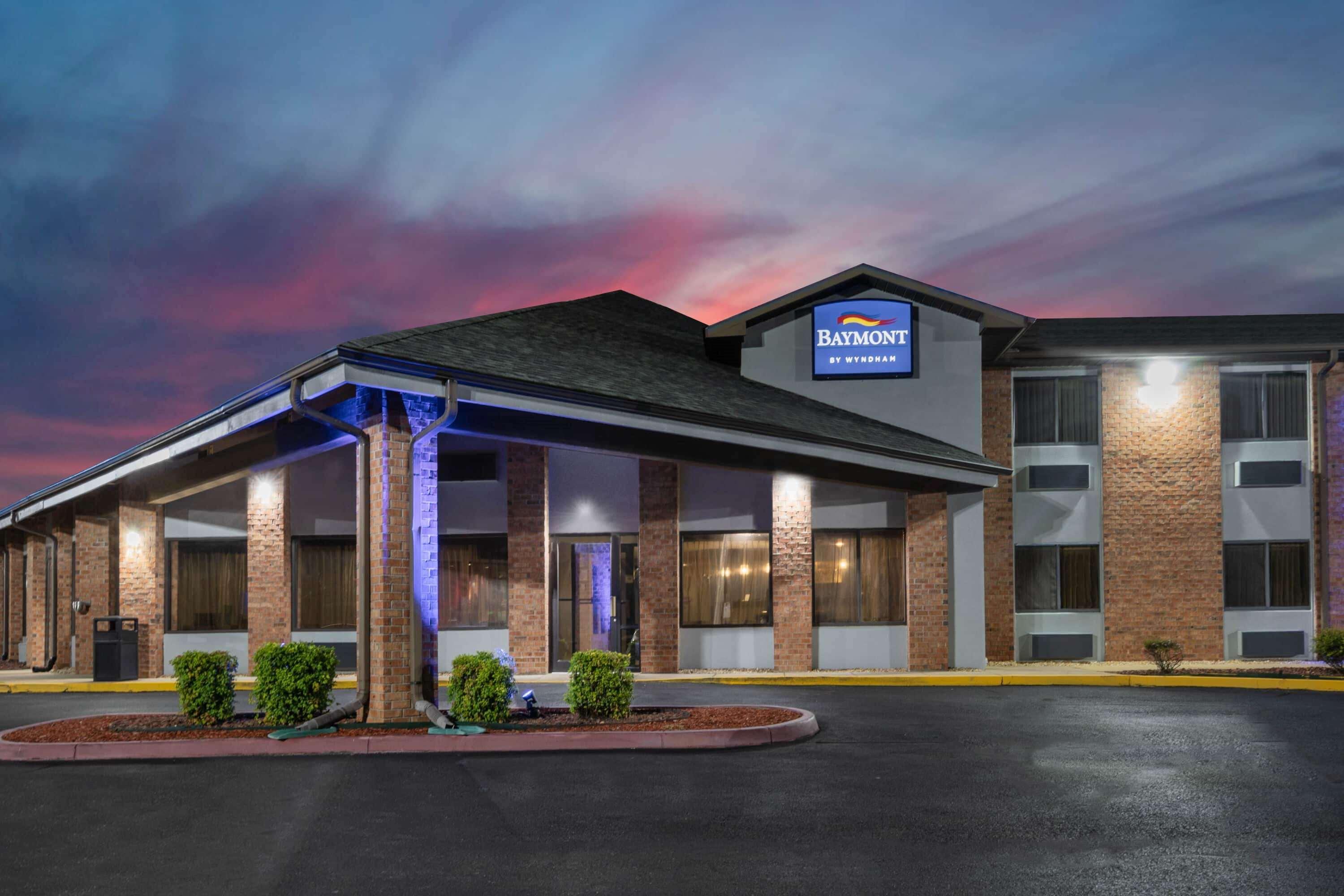 Baymont By Wyndham Tupelo Motel Buitenkant foto