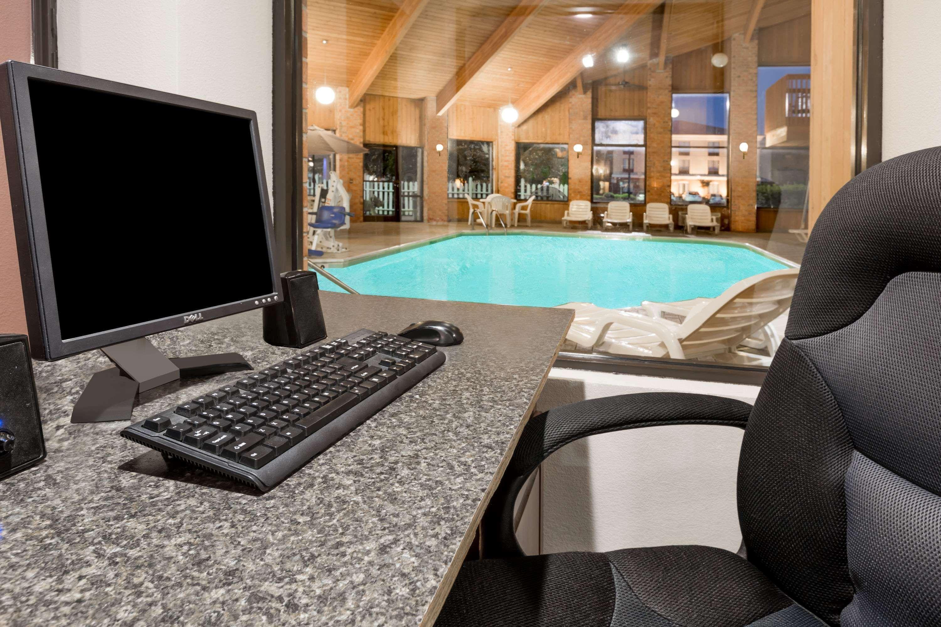 Baymont By Wyndham Tupelo Motel Buitenkant foto