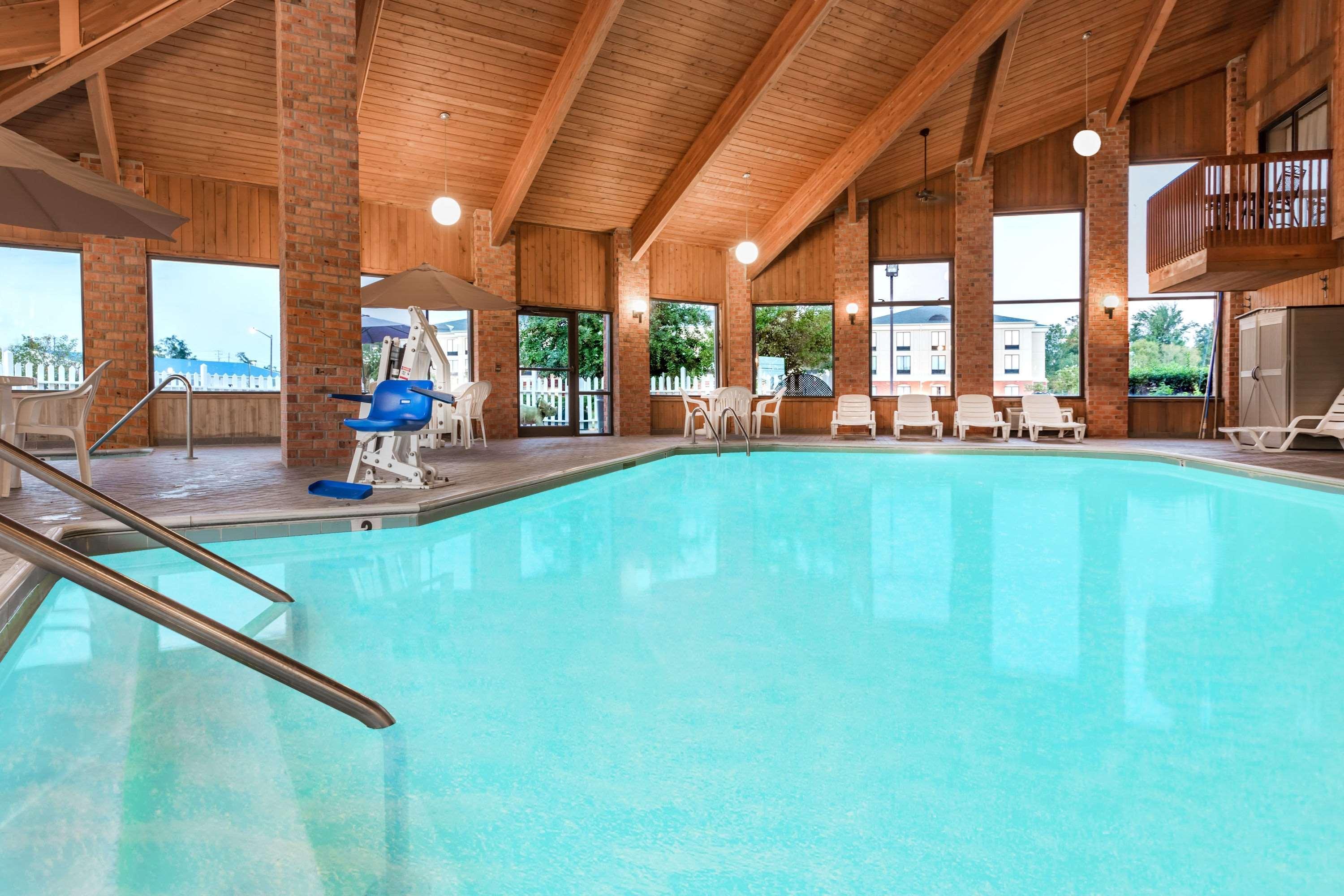 Baymont By Wyndham Tupelo Motel Buitenkant foto